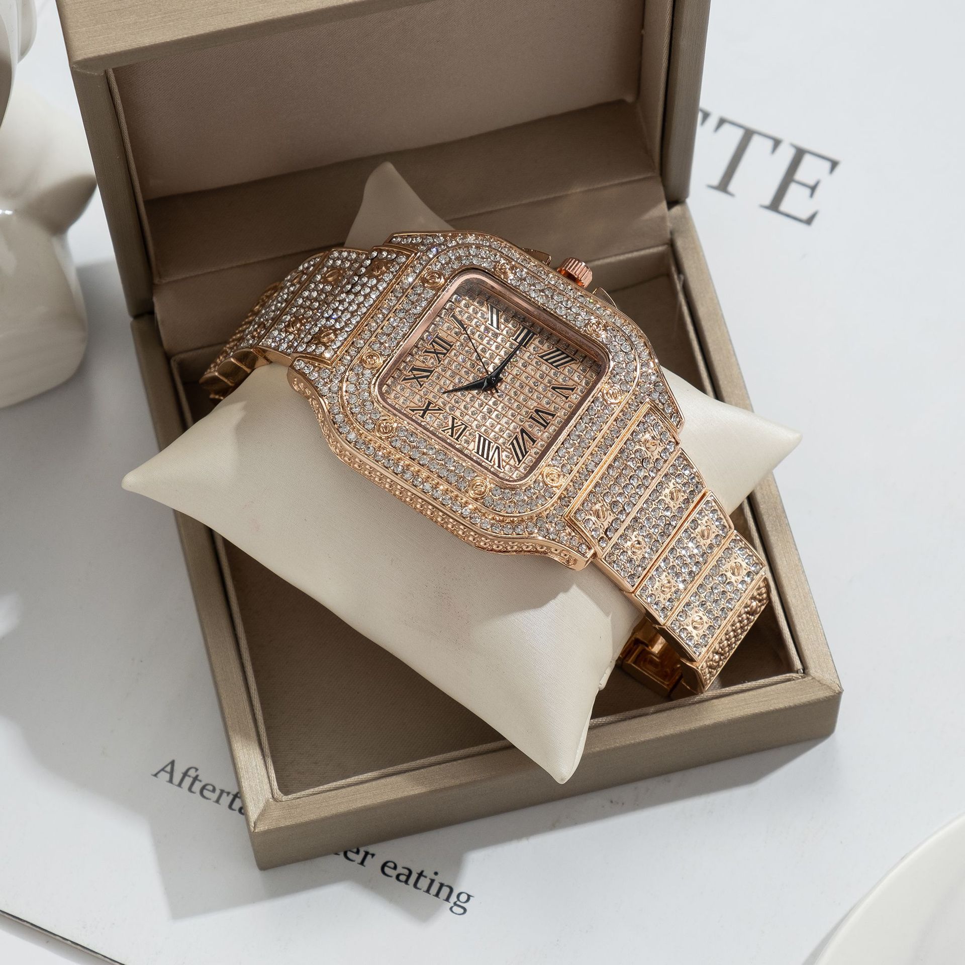 ساعة UTHAI L77 للرجال، ساعة يد - مراجعة Cartier Watch Tank وسعره